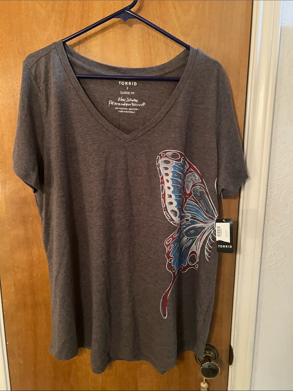 Torrid gray V-Neck Tee with Blue and Red Butterfly. NWT 2X